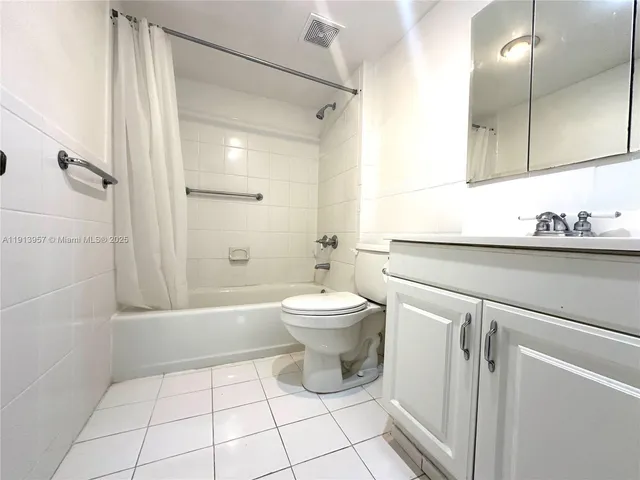 $2,100 | 1665 Bay Road, Unit 316, Miami Beach, FL 33139