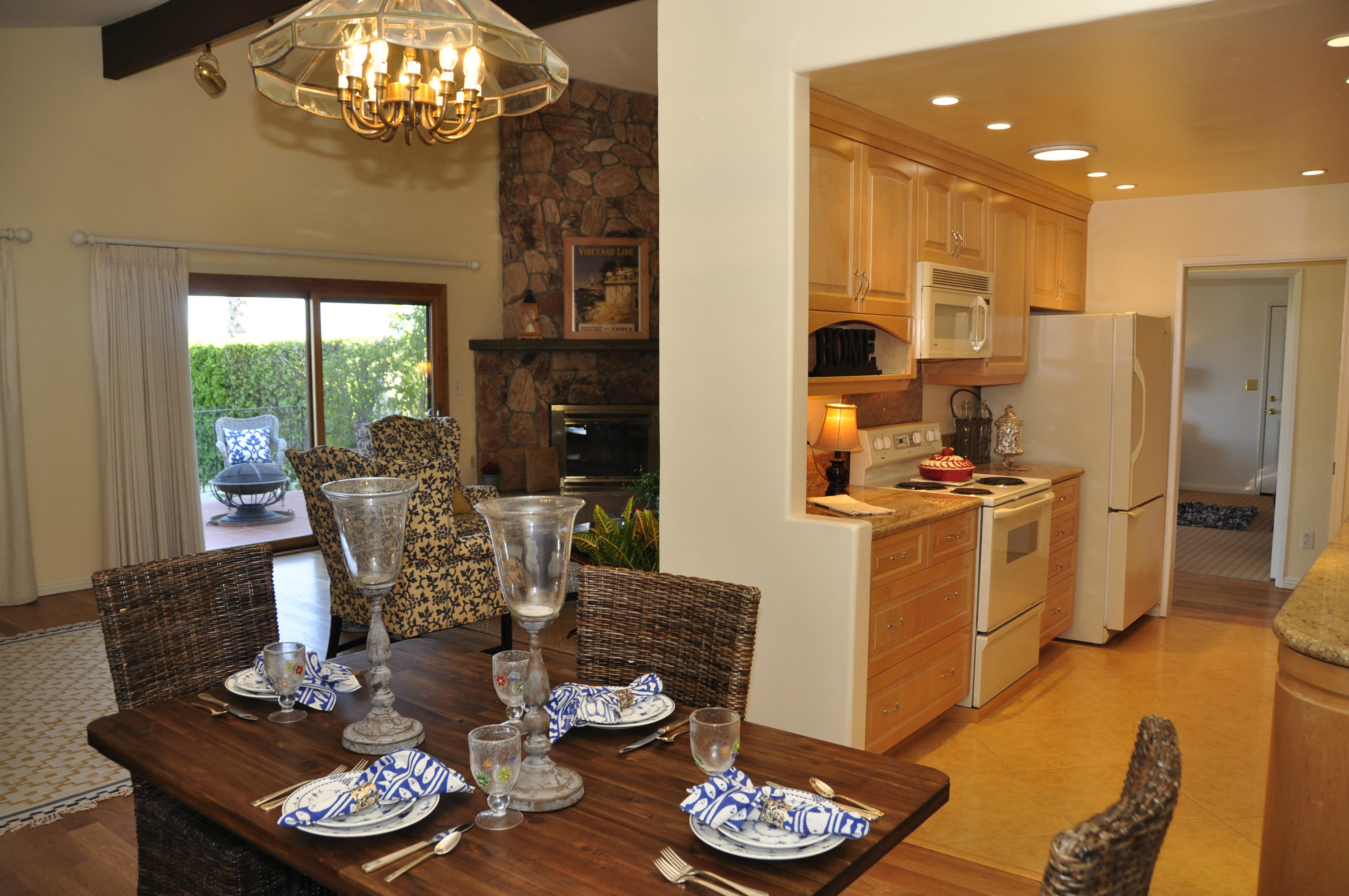 831 Weldon Road Santa Barbara, CA 93109 - Photo 10 of 35 Dining Area