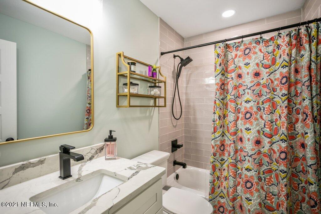 1748 Orange Picker Road Jacksonville, FL 32223 - Photo 26 of 32 Guest Bathroom