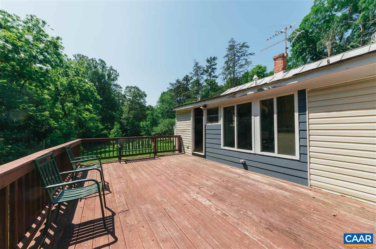 1614 Good Hope Church Road Aroda, VA 22709 - Photo 22 of 32 a view of balcony with wooden floor and fence