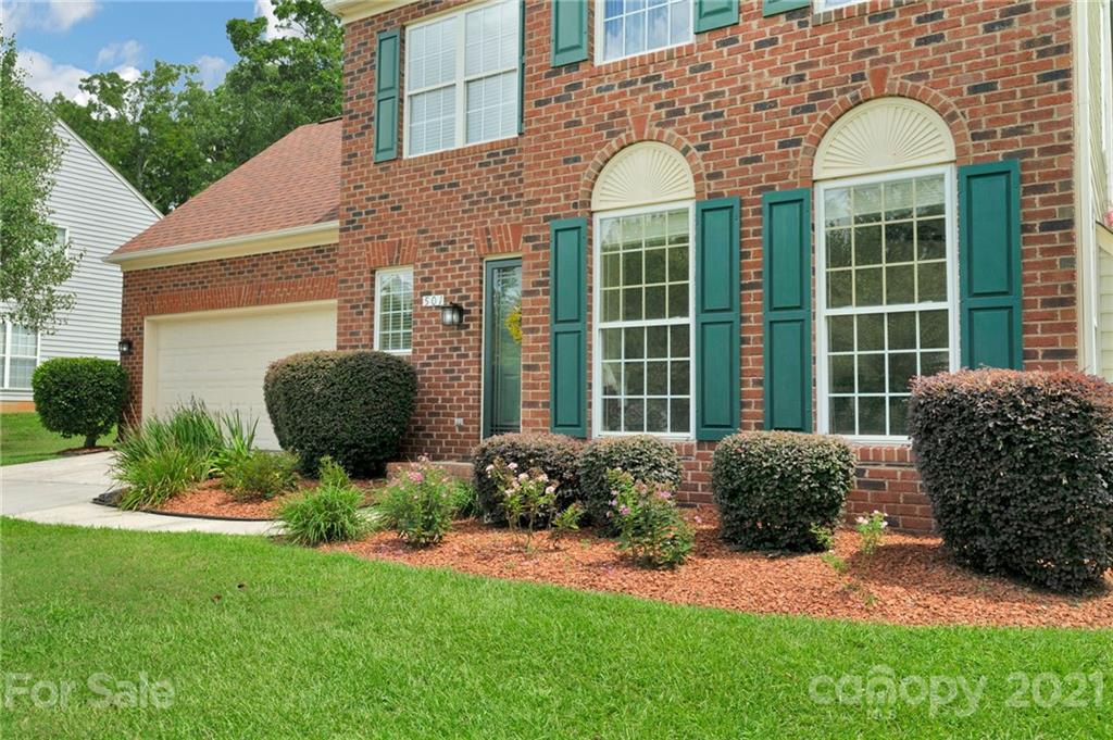 501 Clearbrook Road Matthews, NC 28105 - Photo 3 of 33 Gallery Image 3
