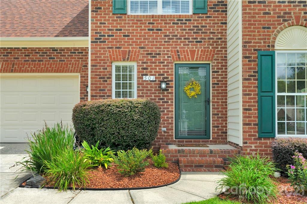 501 Clearbrook Road Matthews, NC 28105 - Photo 4 of 33 Gallery Image 4