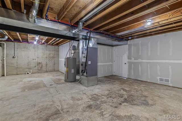 $339,000 | 1207 Coachlight Drive, De Soto, MO 63020