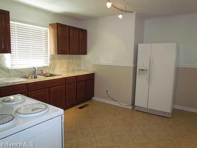 3205 Central High Point High Point, NC 27260 - Photo 5 of 11 Kitchen.