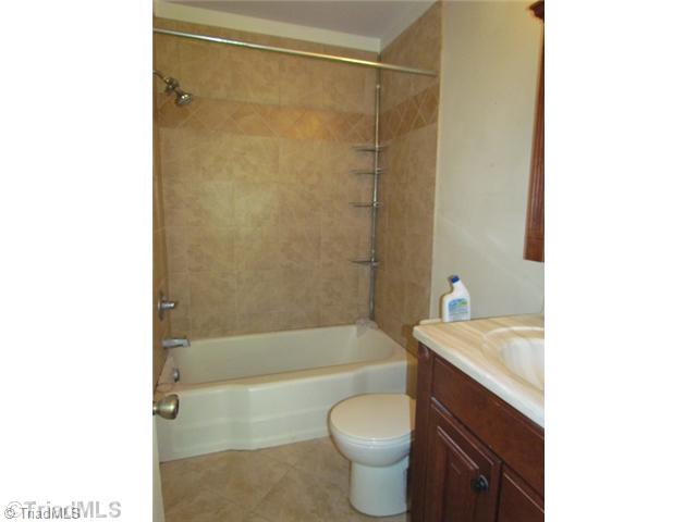 3205 Central High Point High Point, NC 27260 - Photo 6 of 11 Bath.