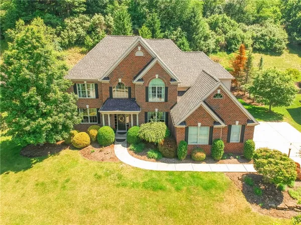 $1,150,000 | 1801 Constitution Boulevard, Valencia, PA 16059