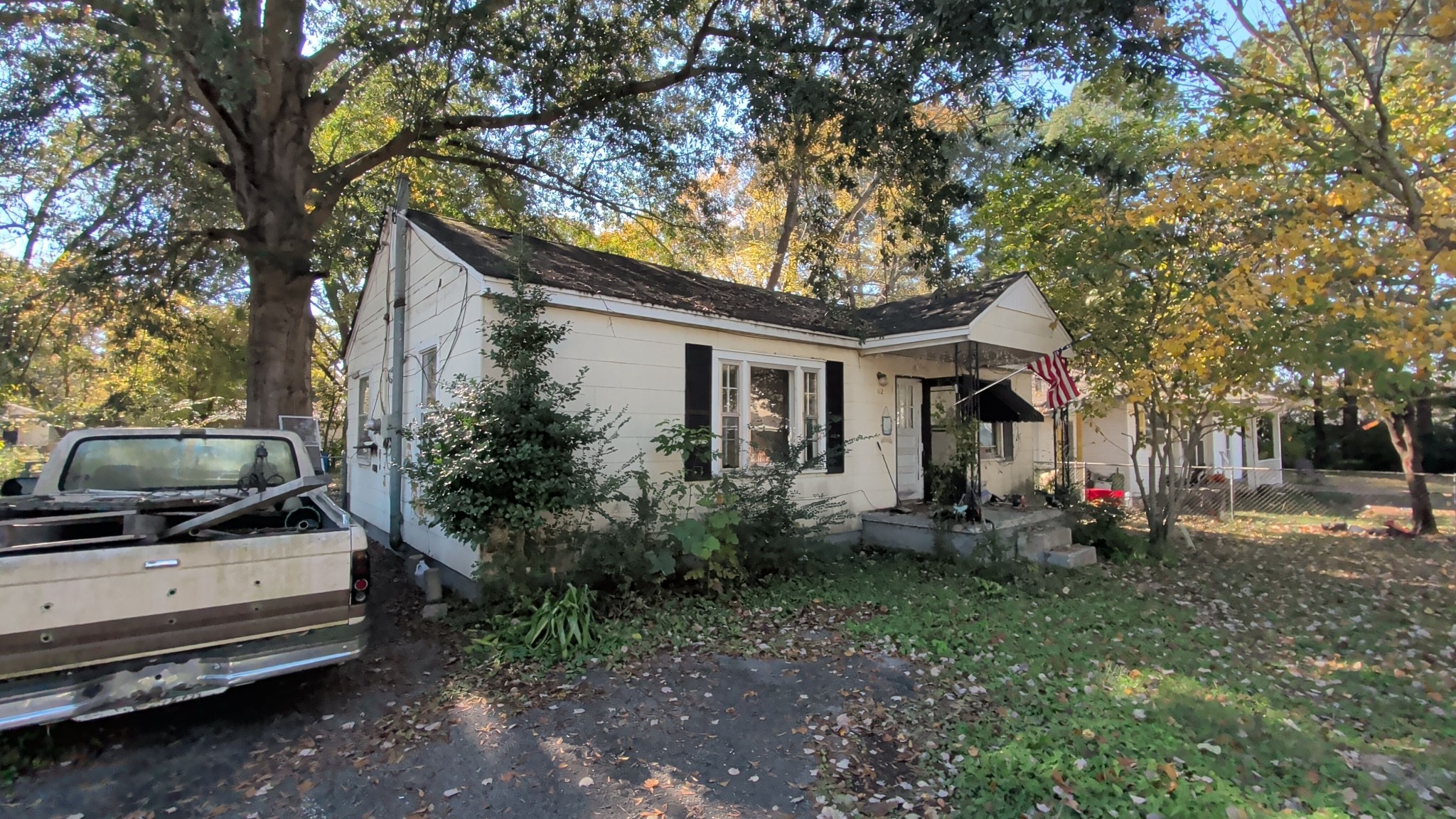 112 New Street Jackson, TN 38301 - Photo 2 of 9 a view of a house with backyard and sitting area