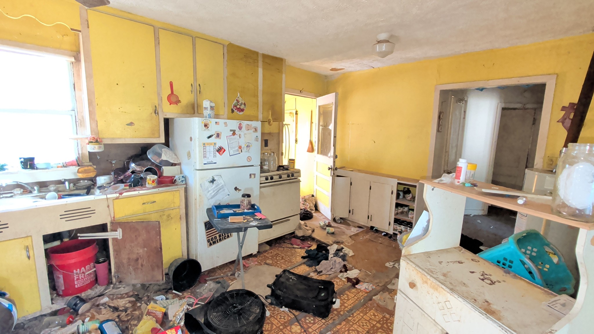 112 New Street Jackson, TN 38301 - Photo 6 of 9 a bed room with a bed furniture and a window