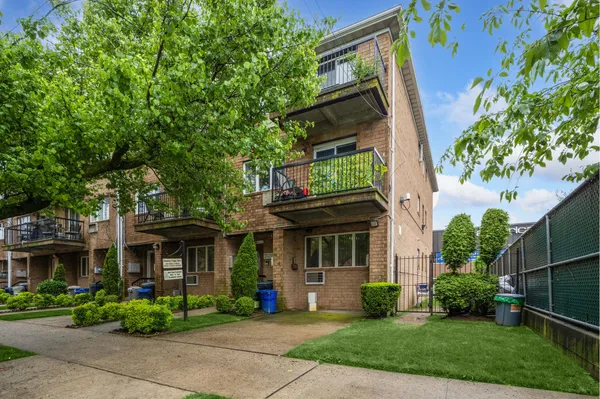 a view of a pathway both side of the house