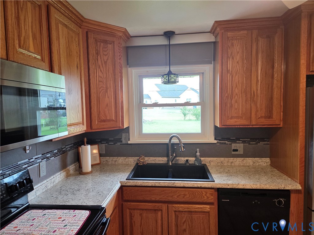 8029 Woodbridge Road Mechanicsville, VA 23111 - Photo 2 of 30