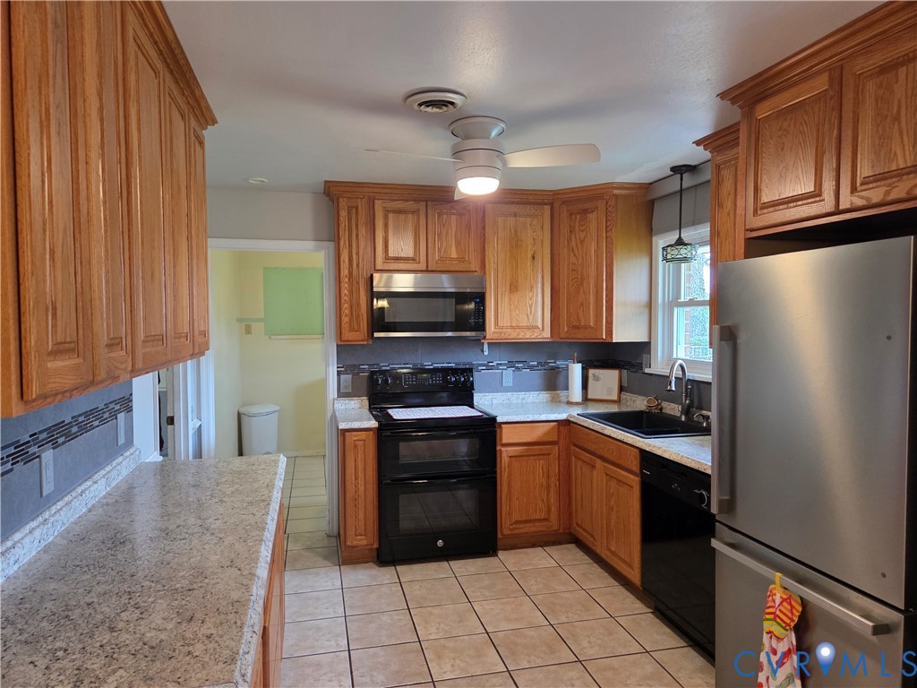 8029 Woodbridge Road Mechanicsville, VA 23111 - Photo 8 of 30