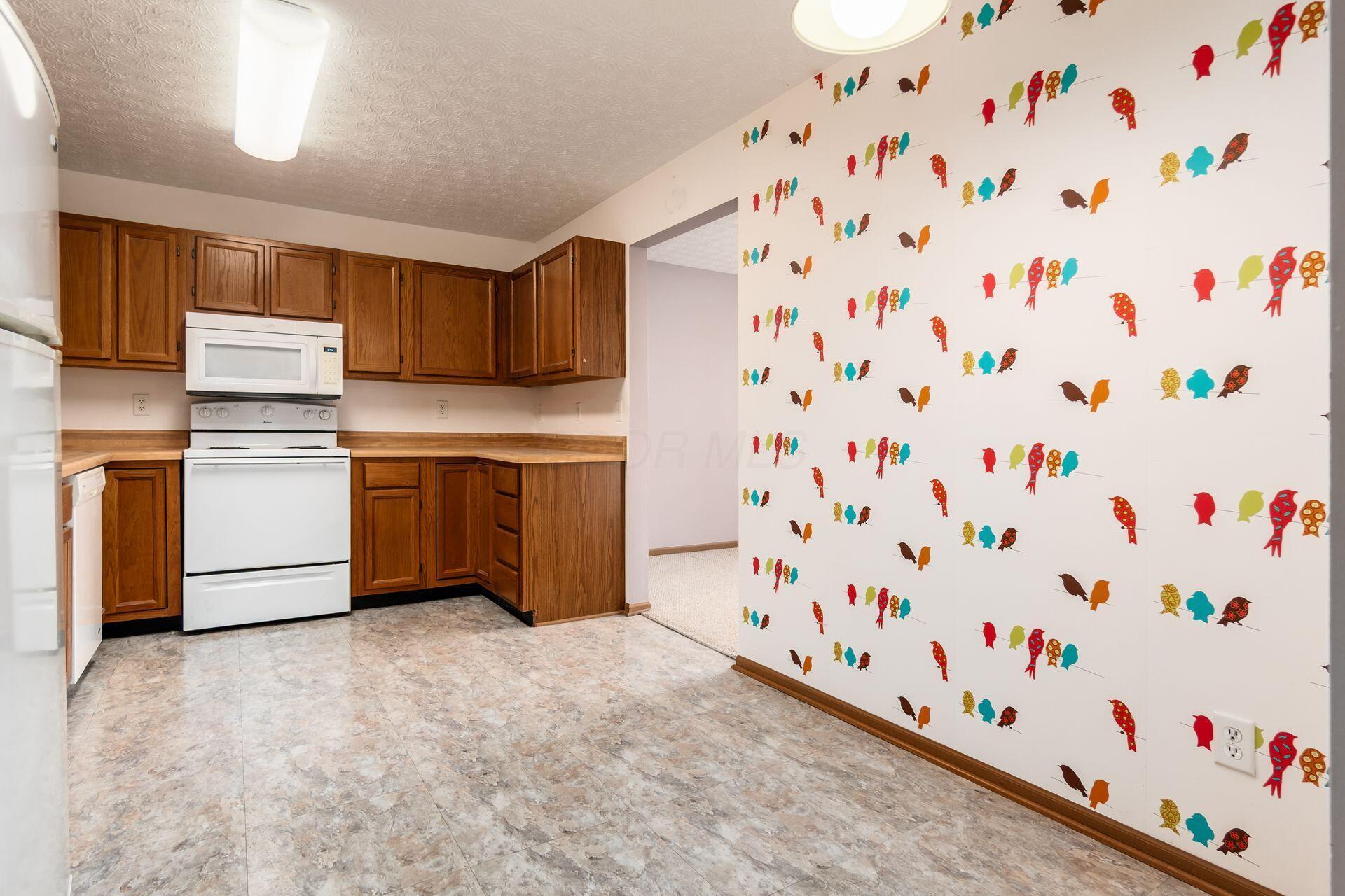 5885 Beechcroft Road, Unit 306 Columbus, OH 43229 - Photo 14 of 33 013_2e9_i 5885 Beechcroft 055