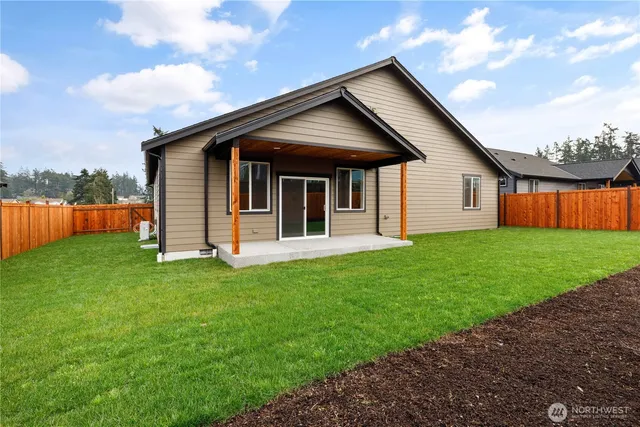 a view of a house with backyard and garden