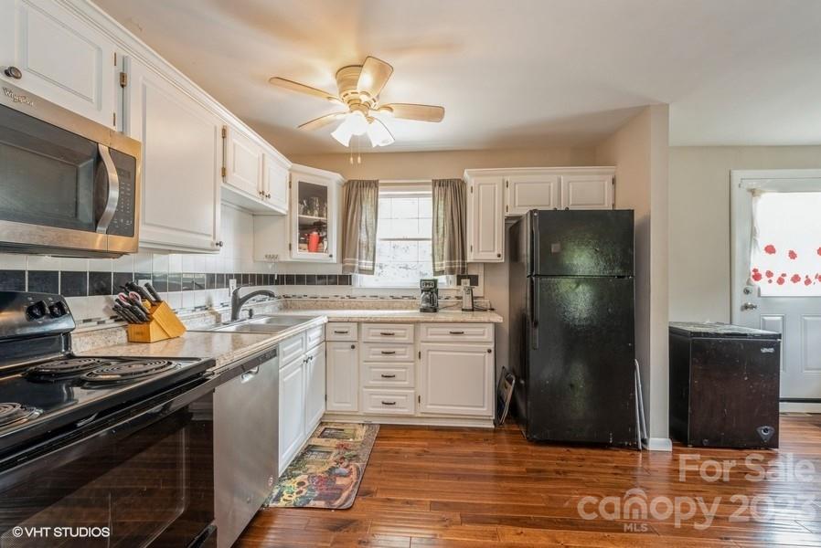 6925 Random Place Charlotte, NC 28215 - Photo 8 of 31 a kitchen with stainless steel appliances granite countertop a refrigerator stove and sink