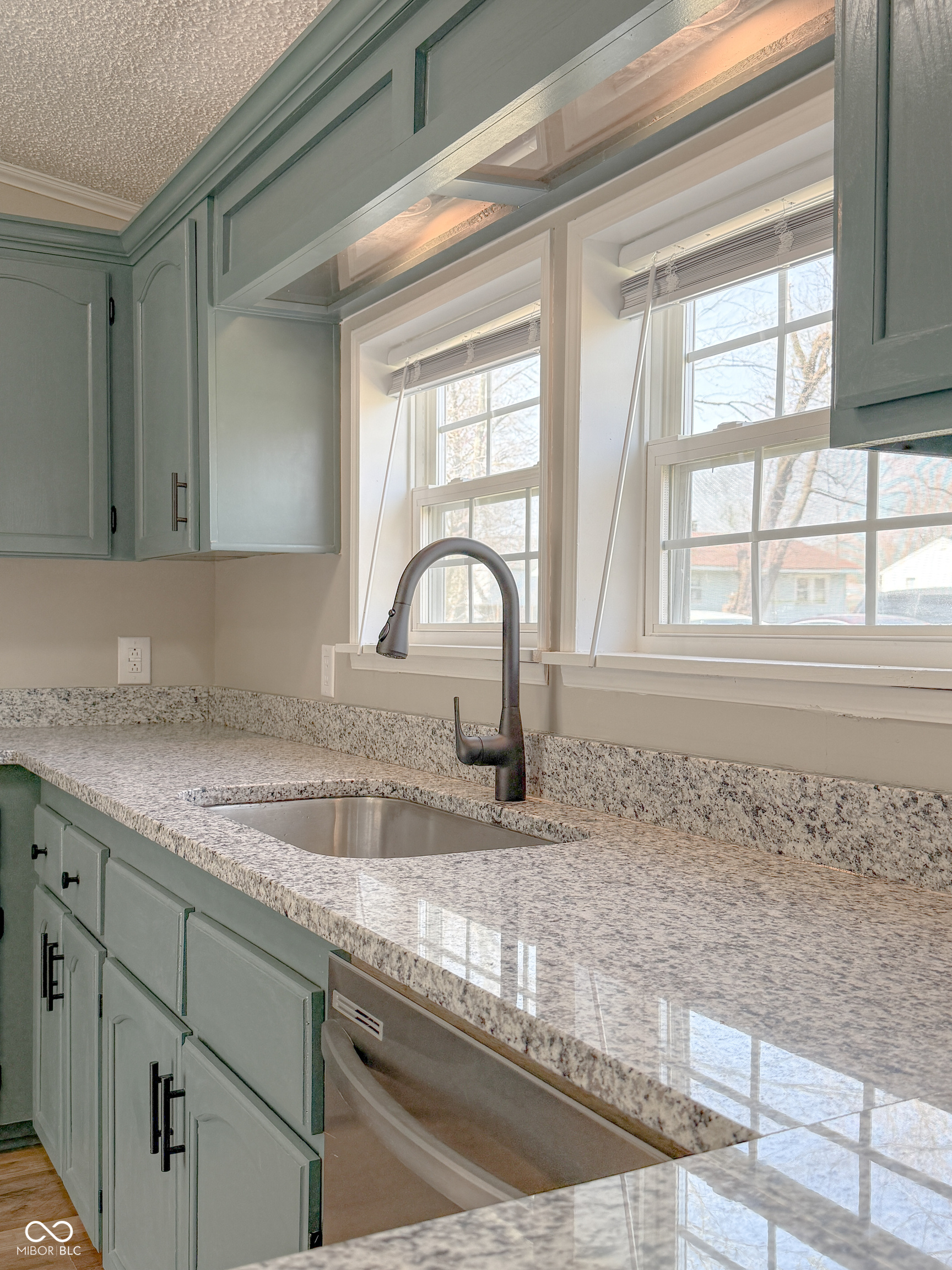 747 Patterson Road Columbus, IN 47203 - Photo 17 of 42 Gallery Image 17