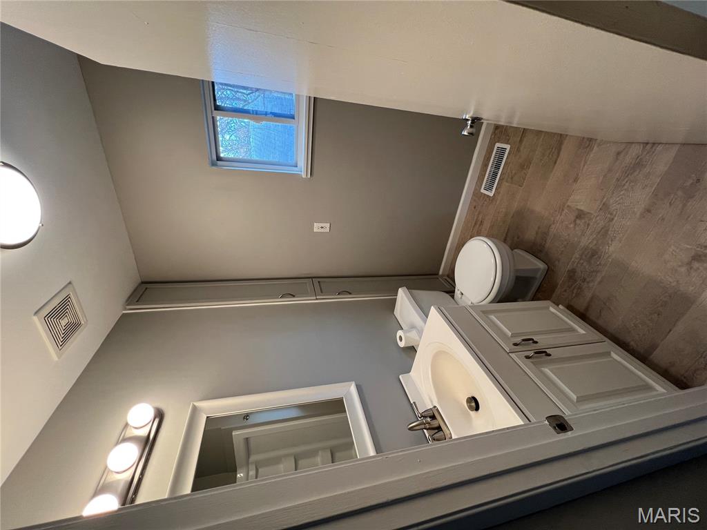 407 North 7th Street St. Charles, MO 63301 - Photo 8 of 9