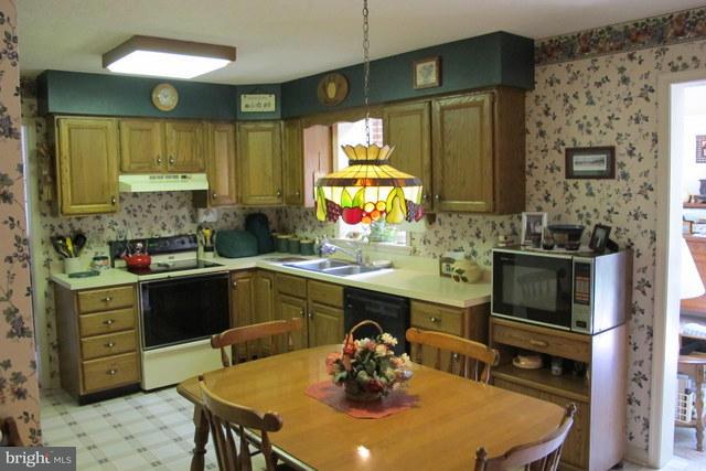 207 Kings Cross Circle Lititz, PA 17543 - Photo 6 of 28
