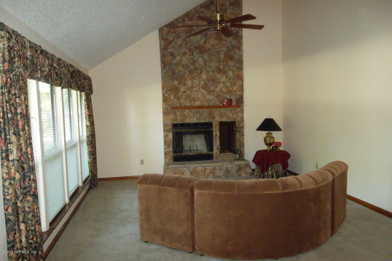11511 Jonathan Road Jacksonville, FL 32225 - Photo 3 of 16 Living Room