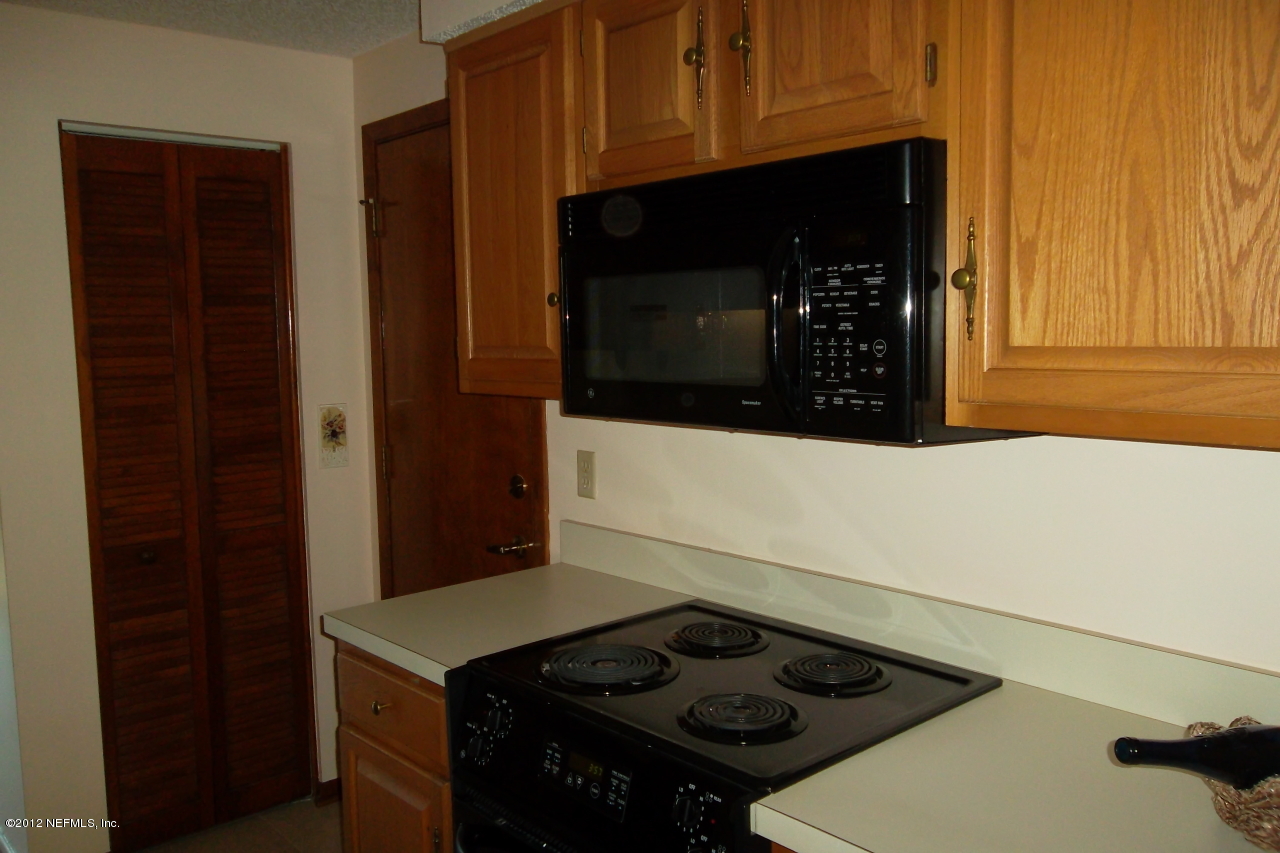 11511 Jonathan Road Jacksonville, FL 32225 - Photo 9 of 16 Kitchen