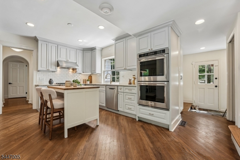25 W Road Short Hills, NJ 07078 - Photo 5 of 46