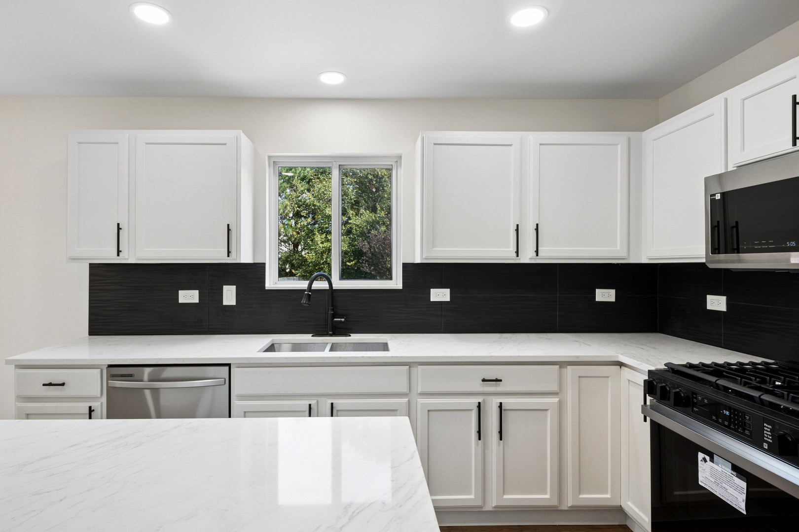 3412 Harms Road Joliet, IL 60435 - Photo 9 of 37 Gallery Image 9