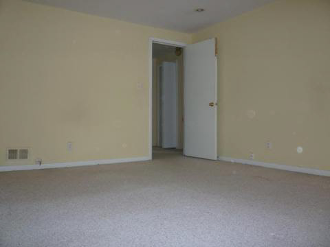 3140 Summers Road, Unit 14 Keego Harbor, MI 48320 - Photo 8 of 9 915745-7.JPG