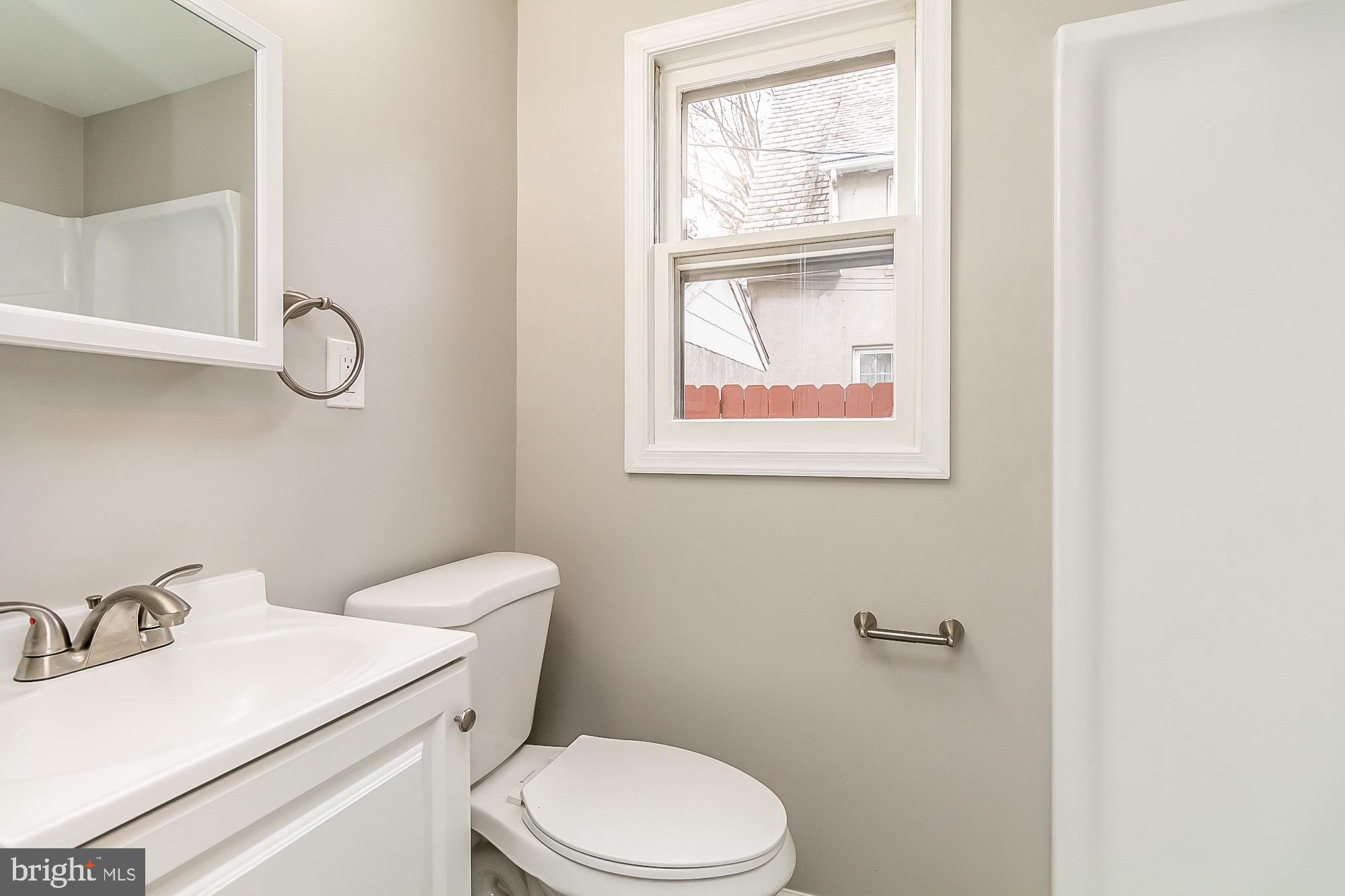 33 Northship Road Baltimore, MD 21222 - Photo 21 of 42 1st Floor Full Bath
