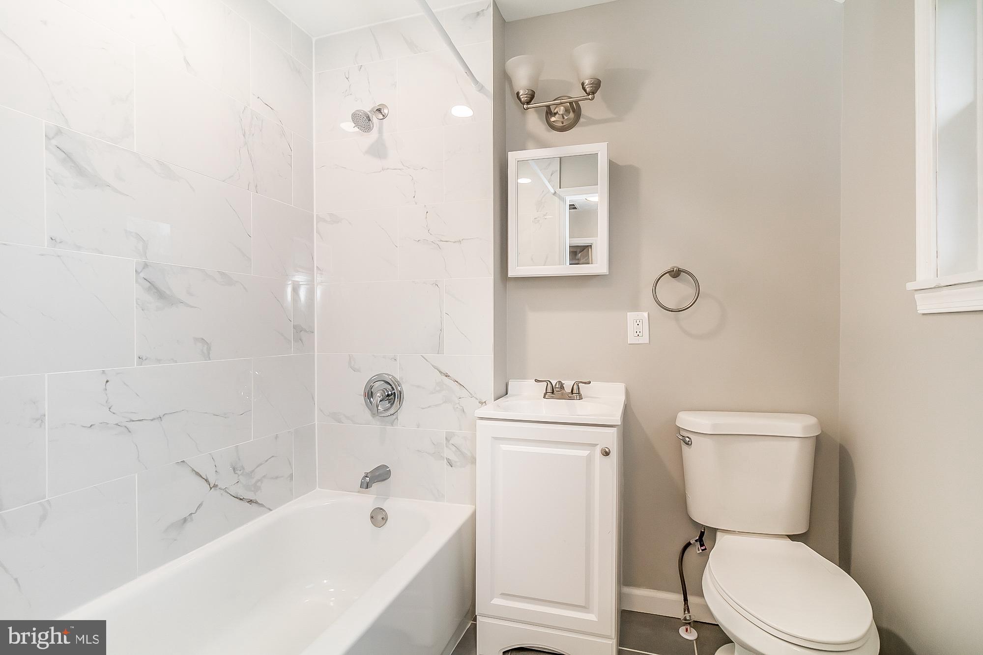 33 Northship Road Baltimore, MD 21222 - Photo 31 of 42 2nd Floor Full Bath