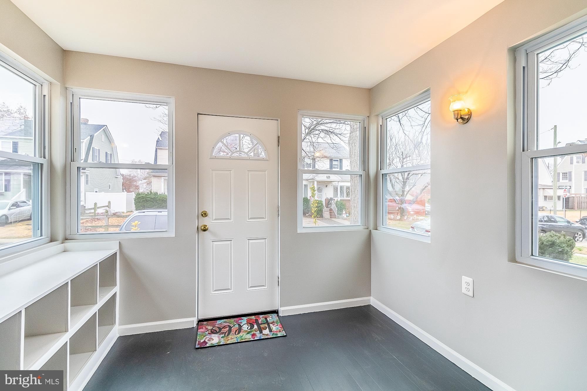 33 Northship Road Baltimore, MD 21222 - Photo 5 of 42 Entry/Sunroom