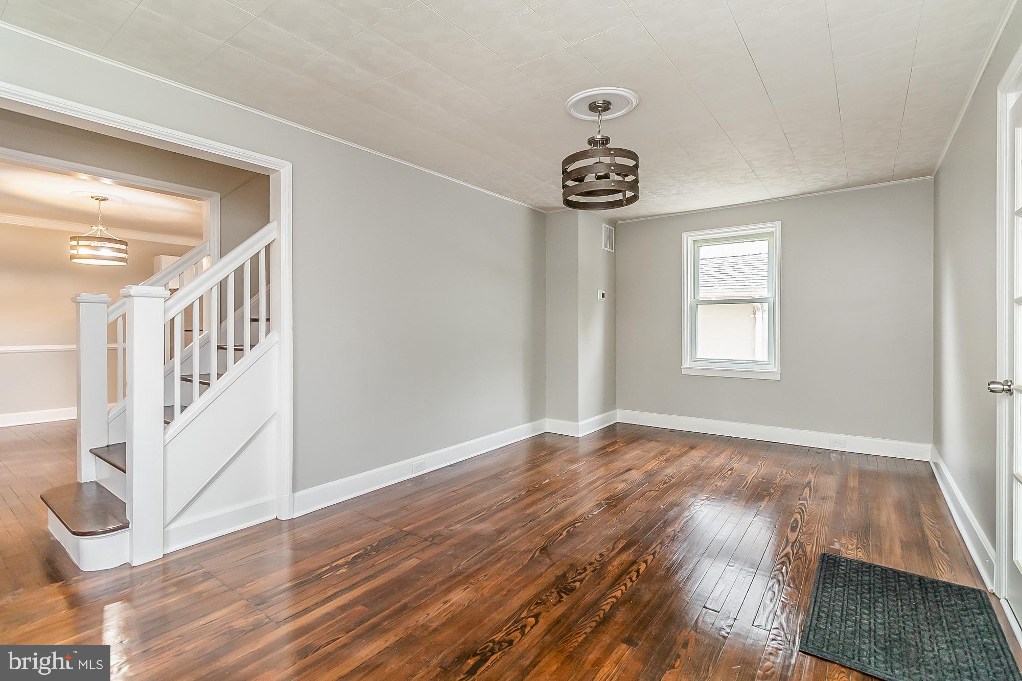 33 Northship Road Baltimore, MD 21222 - Photo 6 of 42 Living Room