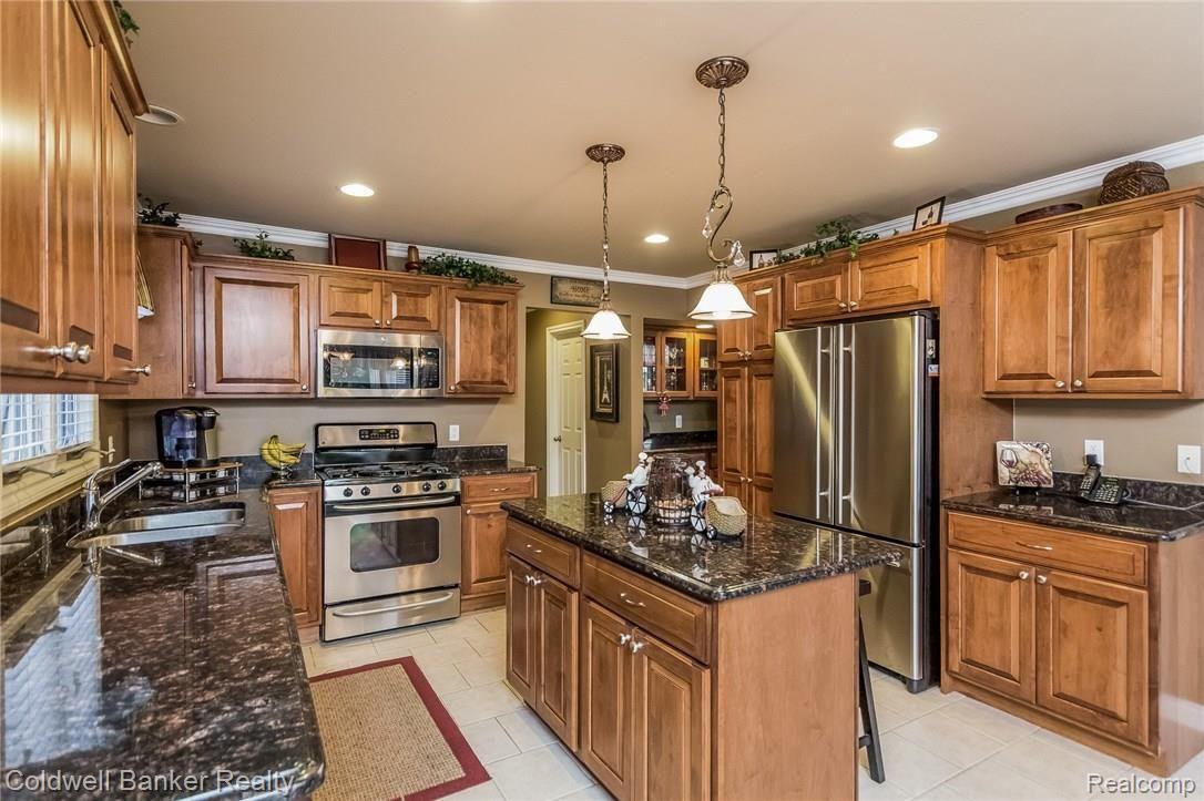 21418 Raintree Drive Macomb, MI 48044 - Photo 8 of 21 Raintree kitchen-1805397-medium.jpg