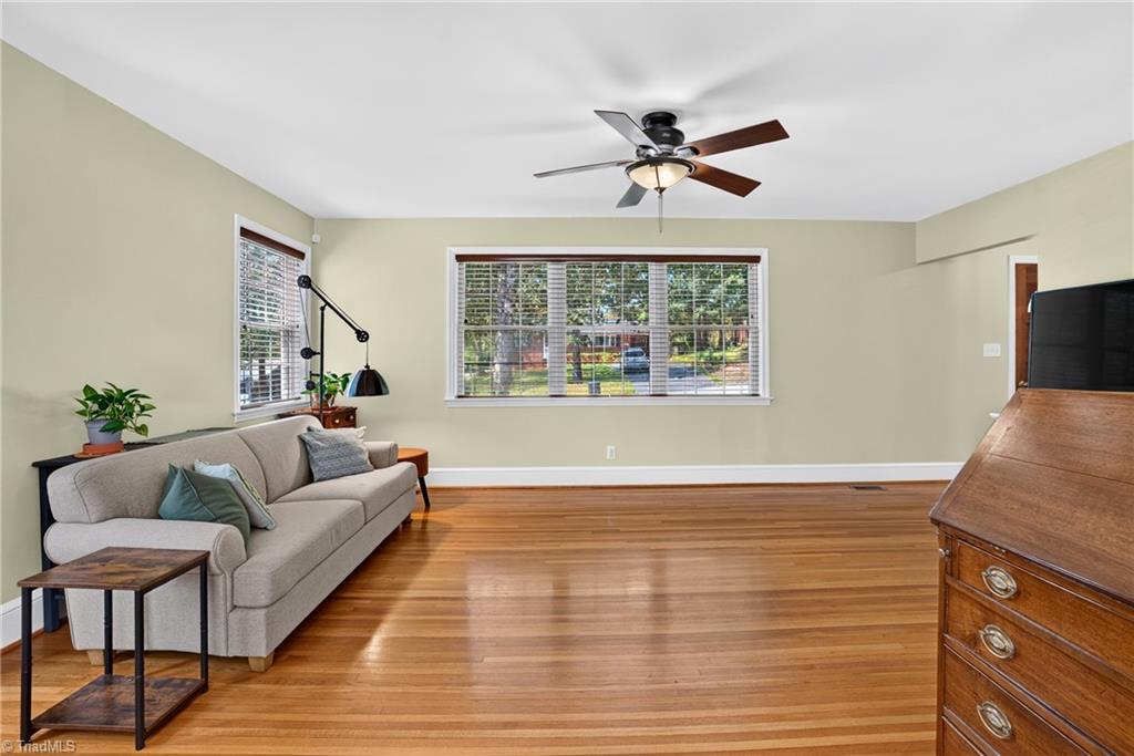 1027 Shamrock Road Asheboro, NC 27203 - Photo 25 of 50 Living Room