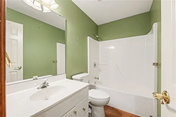 $284,000 | 2448 Southwest Golf View Court, Topeka, KS 66614