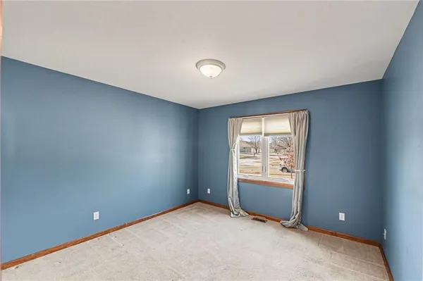 $284,000 | 2448 Southwest Golf View Court, Topeka, KS 66614