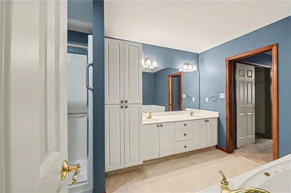 $284,000 | 2448 Southwest Golf View Court, Topeka, KS 66614