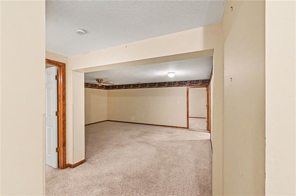 2448 Southwest Golf View Court Topeka, KS 66614 - Photo 19 of 30