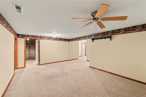$289,000 | 2448 Southwest Golf View Court, Topeka, KS 66614