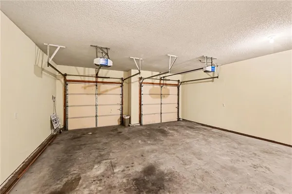 $284,000 | 2448 Southwest Golf View Court, Topeka, KS 66614