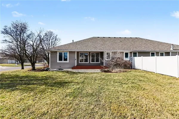 $289,000 | 2448 Southwest Golf View Court, Topeka, KS 66614