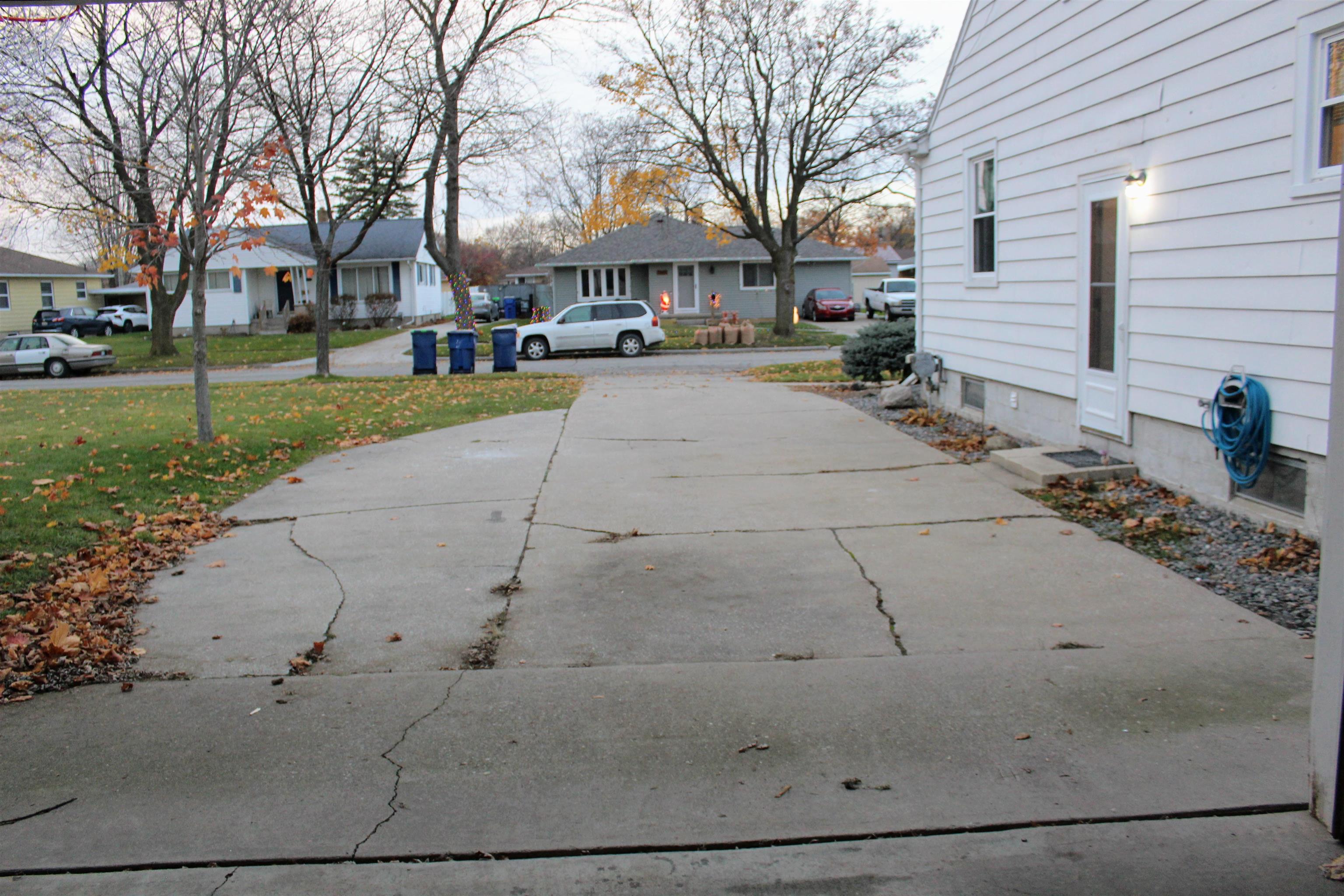 1802 33rd Street Bay City, MI 48708 - Photo 4 of 44 Gallery Image 4