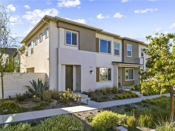 $739,800 | 27616 Symphony Place, Valencia, CA 91381