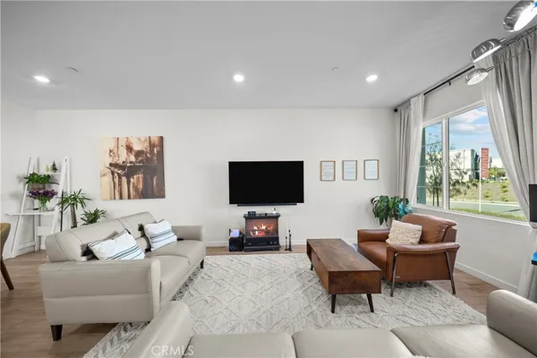 $739,800 | 27616 Symphony Place, Valencia, CA 91381