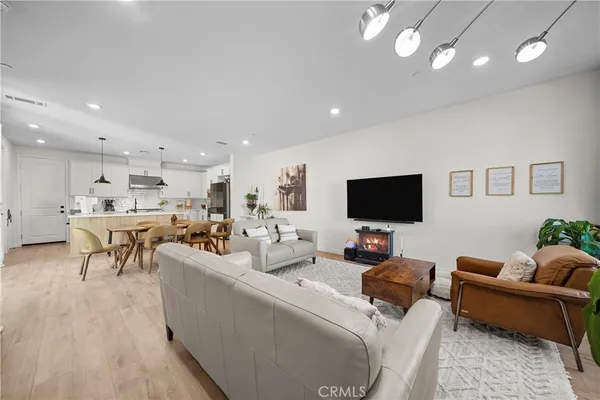 $739,800 | 27616 Symphony Place, Valencia, CA 91381