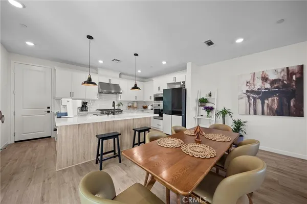 $739,800 | 27616 Symphony Place, Valencia, CA 91381