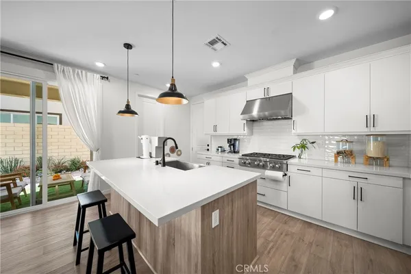 $739,800 | 27616 Symphony Place, Valencia, CA 91381