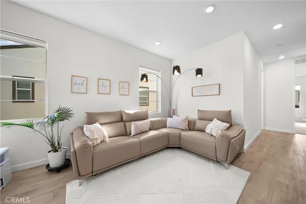 $739,800 | 27616 Symphony Place, Valencia, CA 91381