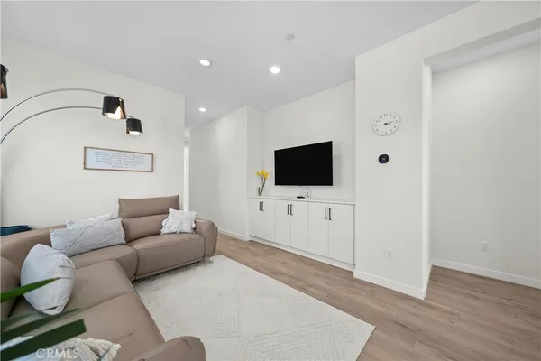 $739,800 | 27616 Symphony Place, Valencia, CA 91381