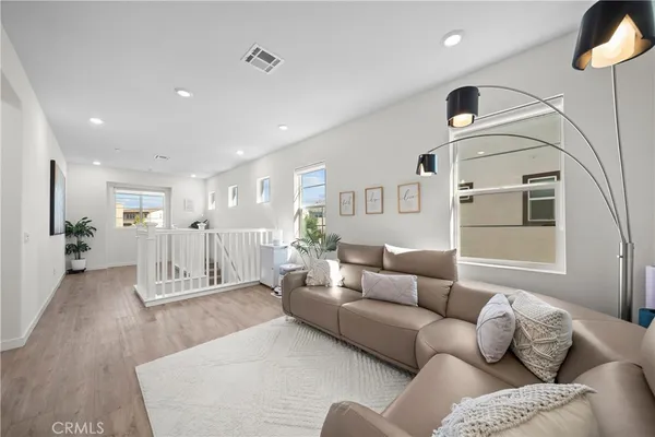 $739,800 | 27616 Symphony Place, Valencia, CA 91381