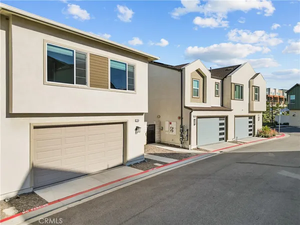 $739,800 | 27616 Symphony Place, Valencia, CA 91381