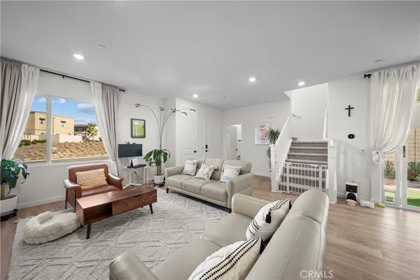 $739,800 | 27616 Symphony Place, Valencia, CA 91381